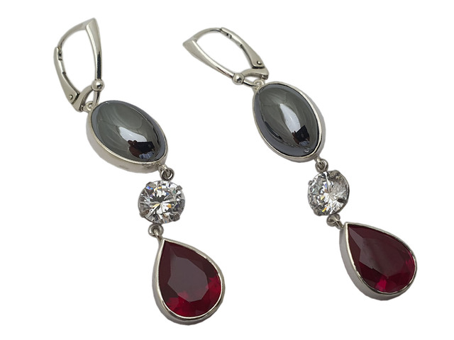 52 Kolczyki według indywidualnego projektu Klienta.